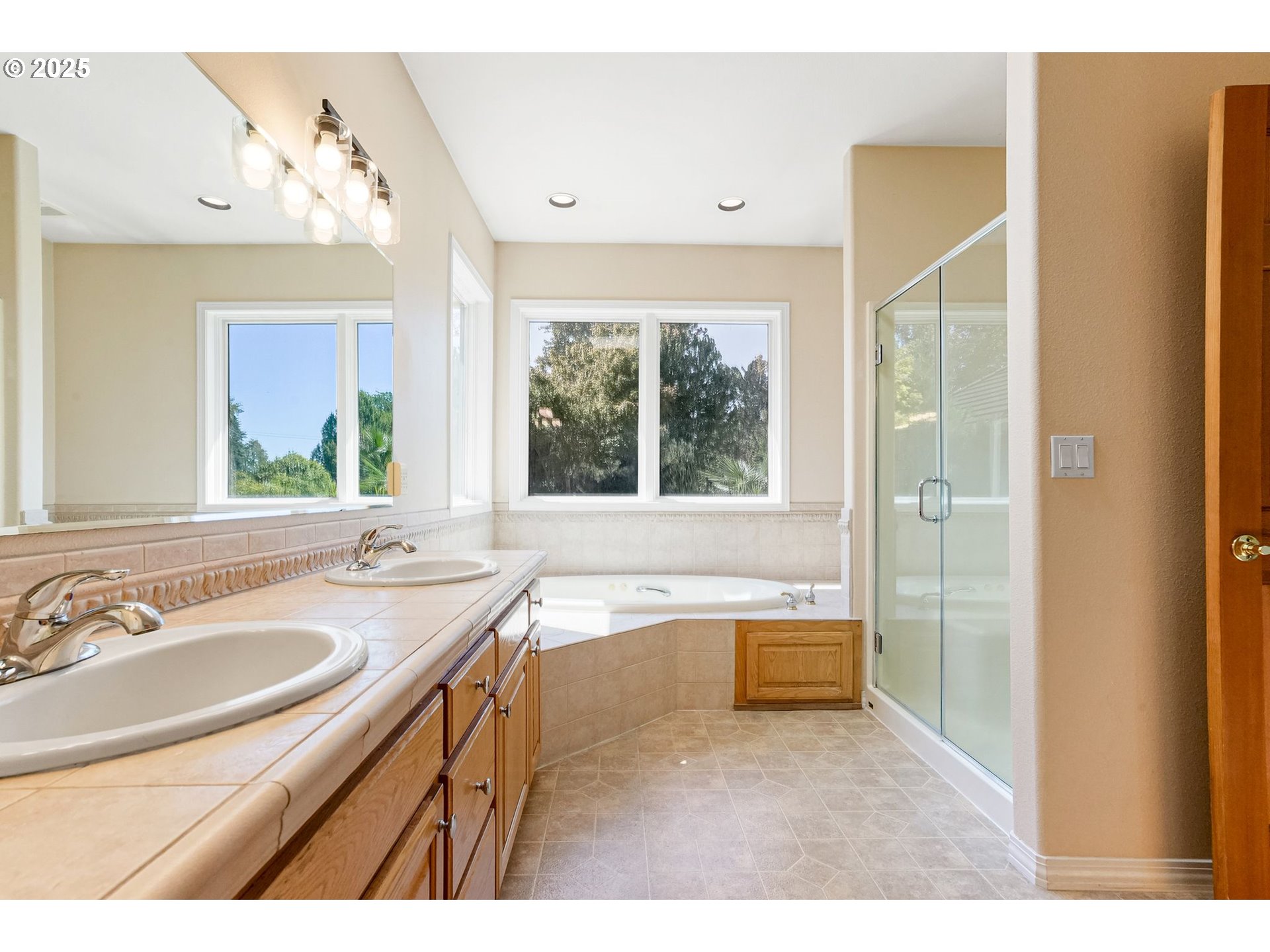 2815 Hazelnut Drive Woodburn, OR 97071 - Photo 20 of 22 a bathroom with a sink double vanity and a bathtub