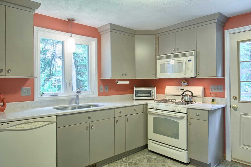 2 Canter Road Tyngsborough, MA 01879 - Photo 3 of 24 Gallery Image 3