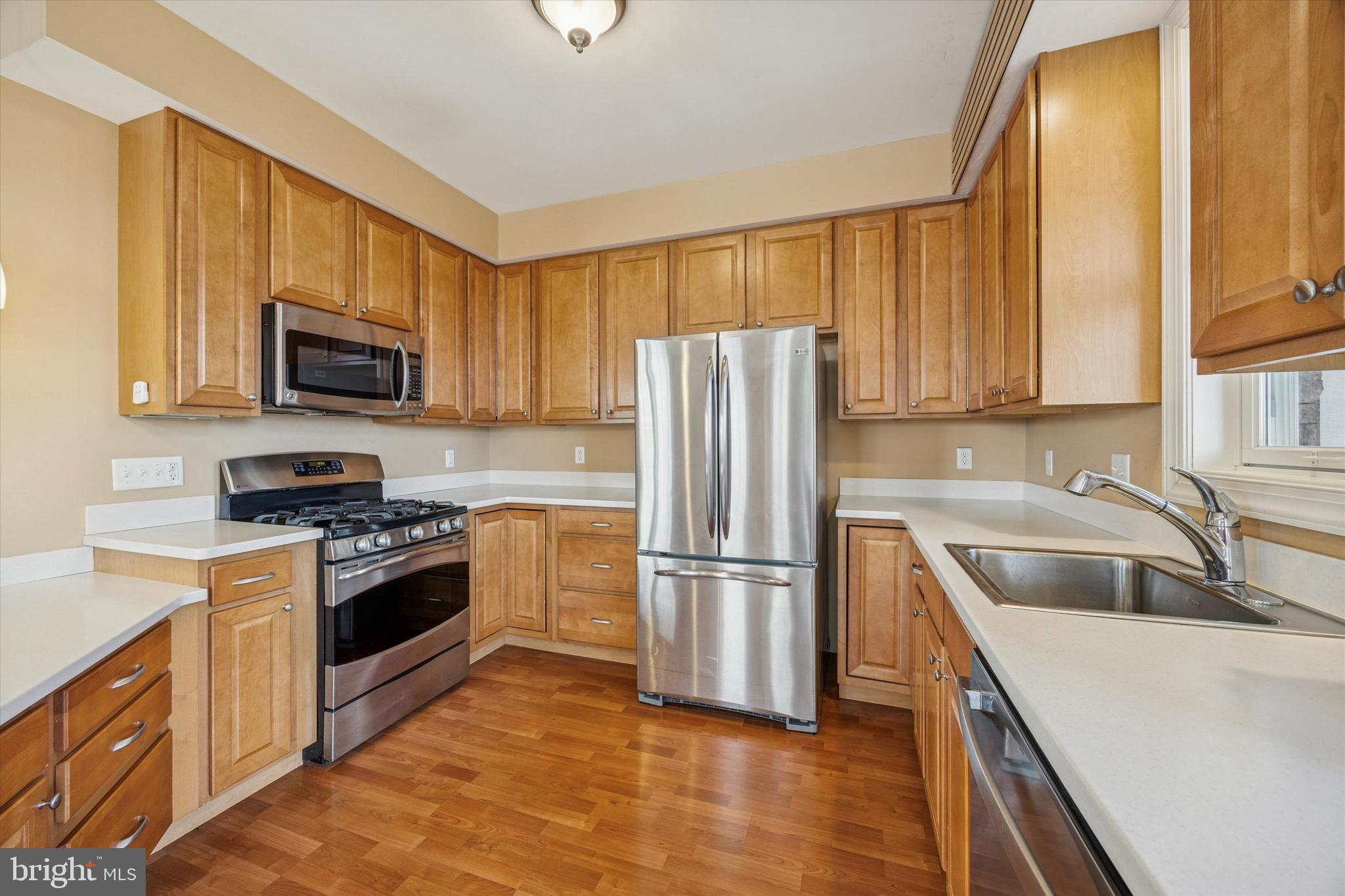 300 Tyler Court, Unit 431 Philadelphia, PA 19111 - Photo 9 of 29 a kitchen with granite countertop a refrigerator stove and microwave