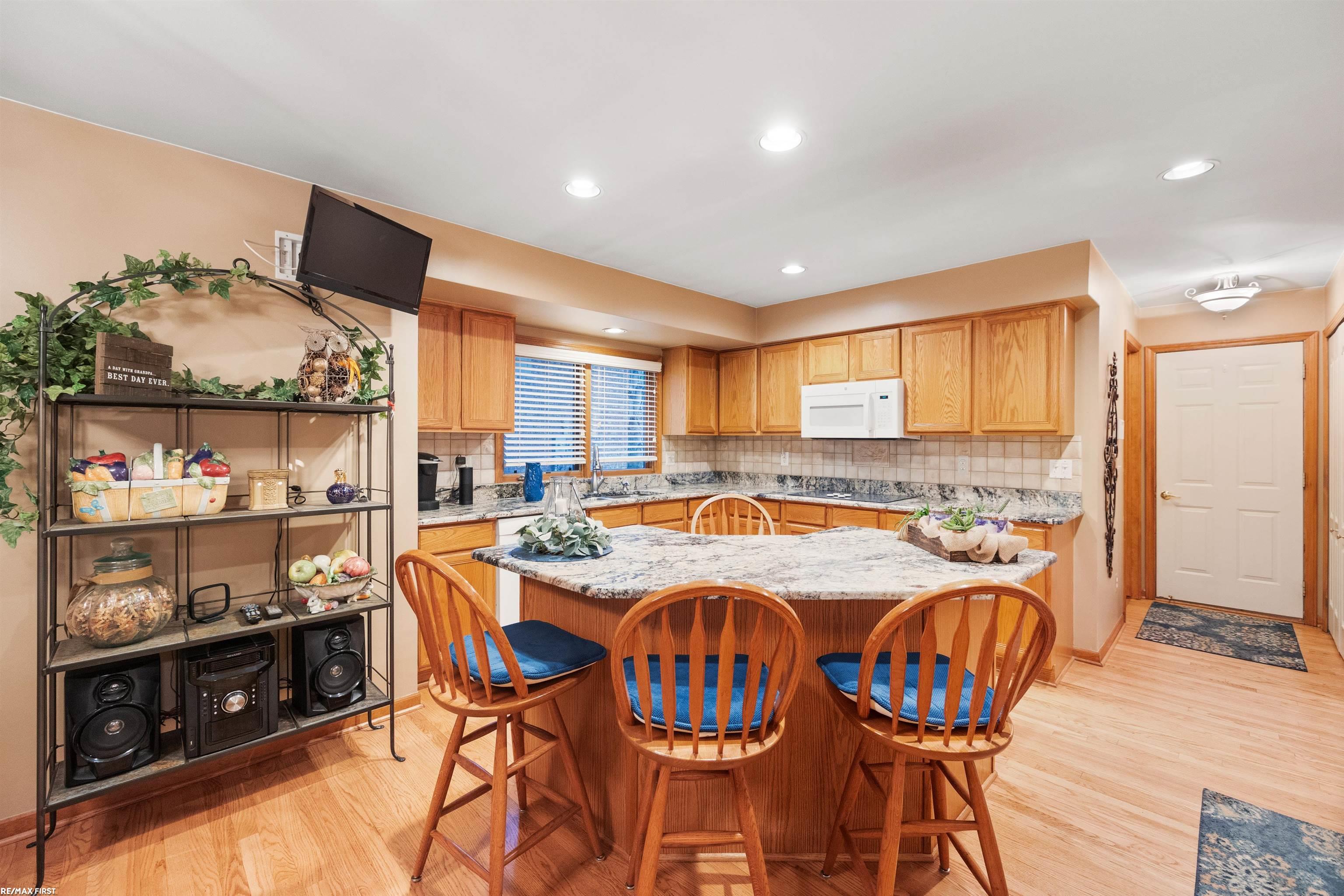 528 Misty Brook Lane Rochester Hills, MI 48307 - Photo 11 of 63