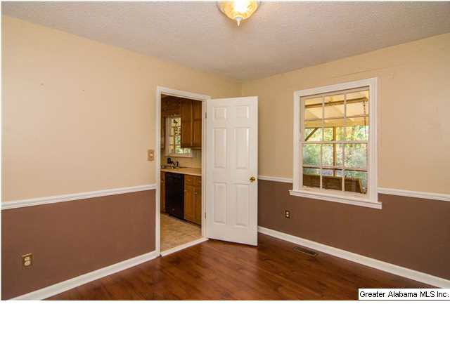 3916 Rock Ridge Road Birmingham, AL 35210 - Photo 5 of 32