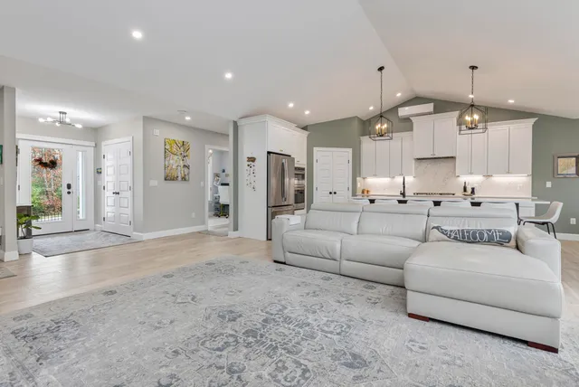 $1,099,000 | 16 Winn Way, Scarborough, ME 04074