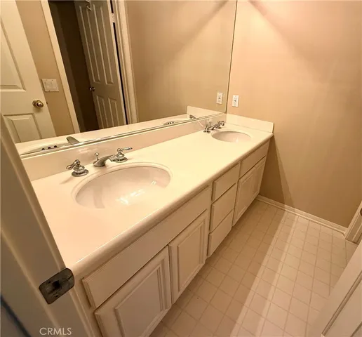 $5,000 | 36 Del Ventura, Irvine, CA 92606