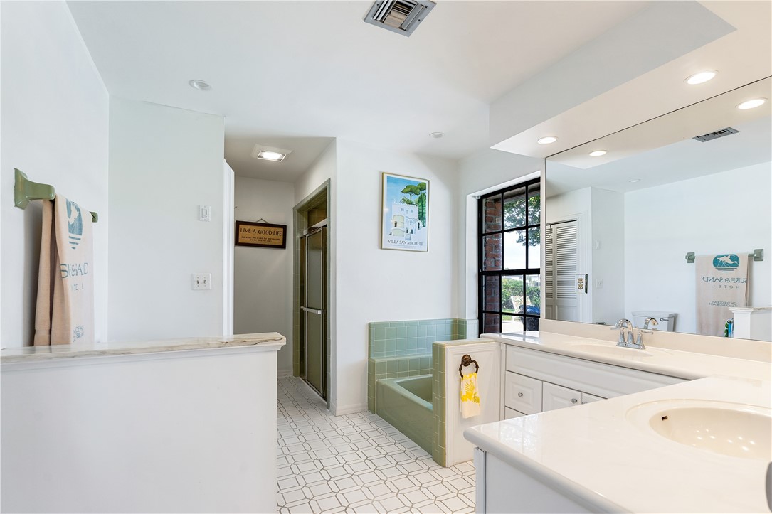 635 Live Oak Road Vero Beach, FL 32963 - Photo 18 of 35 a spacious bathroom with a tub and a mirror