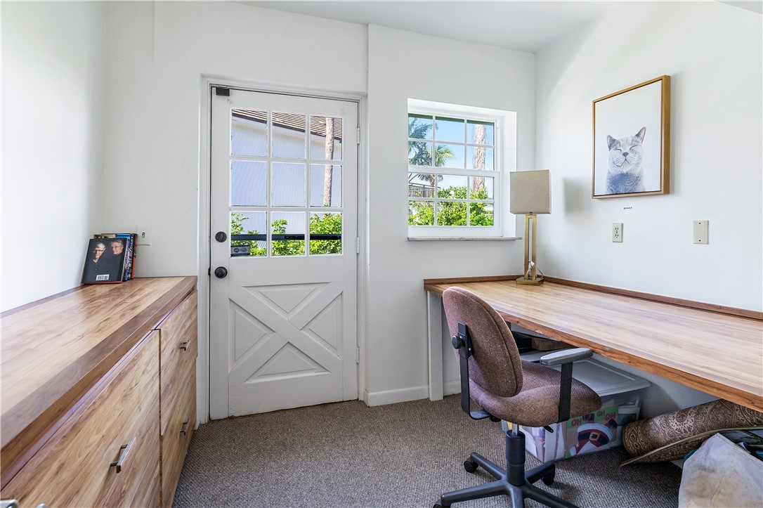 635 Live Oak Road Vero Beach, FL 32963 - Photo 24 of 35 a workspace with furniture and window