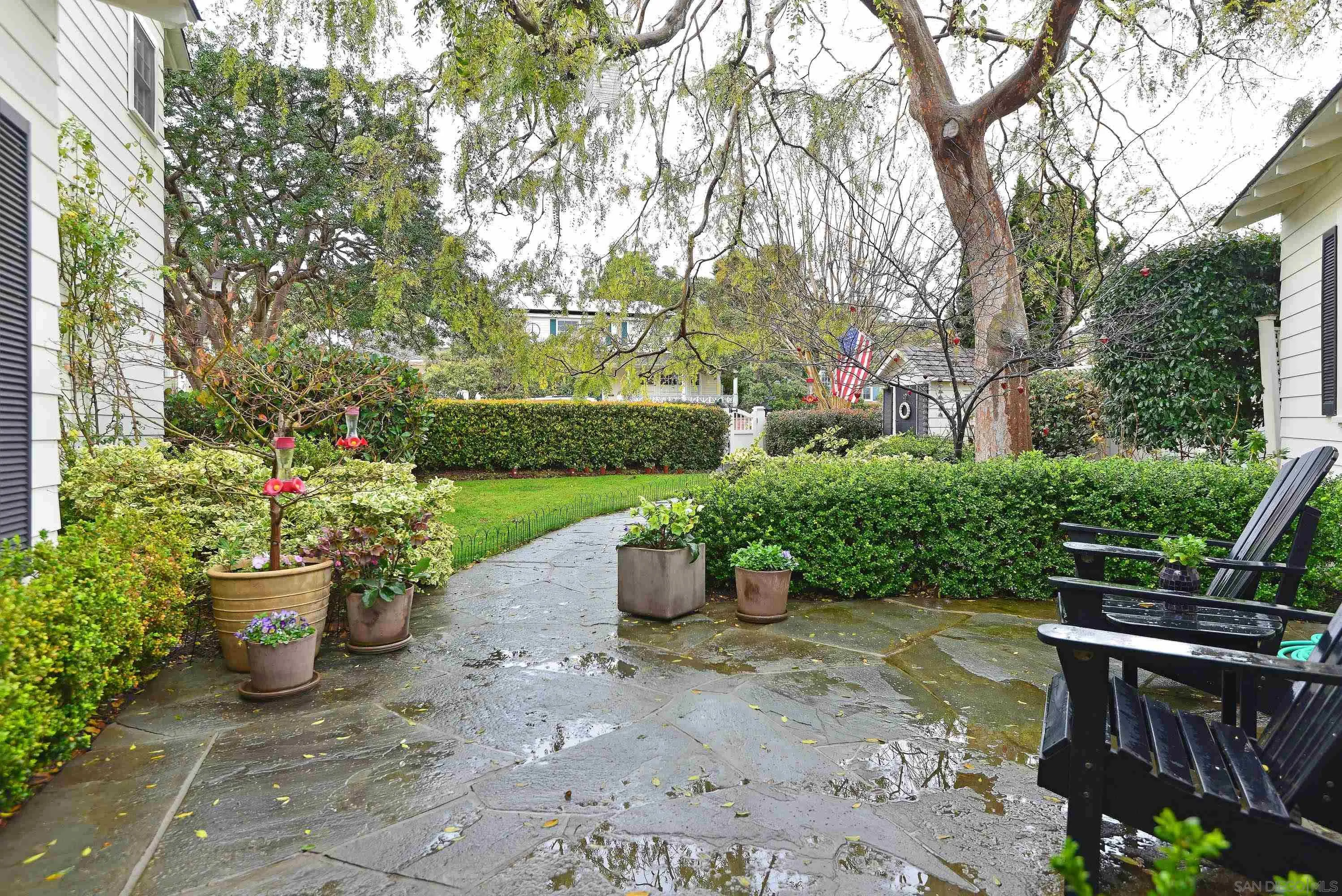 5844 Beaumont Avenue La Jolla, CA 92037 - Photo 22 of 26 a garden view with a seating space