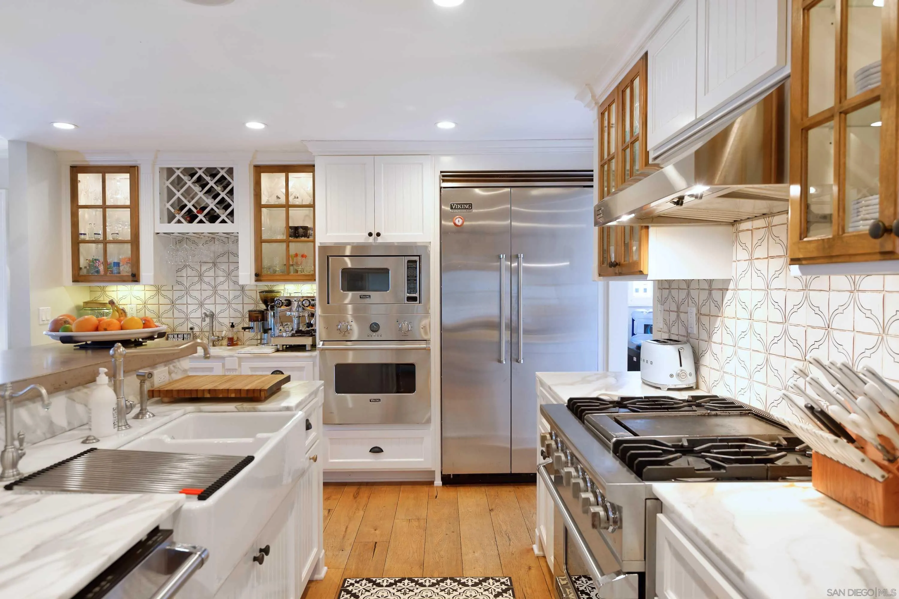 5844 Beaumont Avenue La Jolla, CA 92037 - Photo 10 of 26 a kitchen with a sink stove and refrigerator
