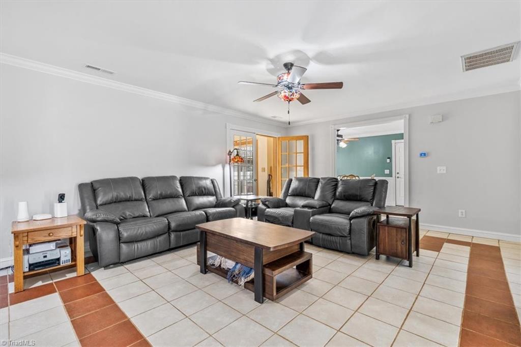6024 Old Plank Road High Point, NC 27265 - Photo 5 of 37 Living Room