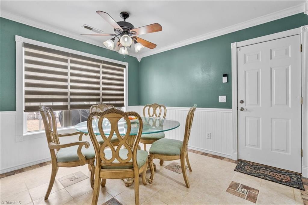 6024 Old Plank Road High Point, NC 27265 - Photo 9 of 37 Dining Area