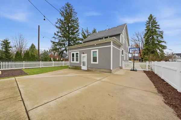 $599,000 | 239 Oregon Street, Frankfort, IL 60423