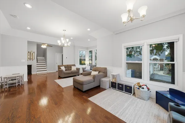 $599,000 | 239 Oregon Street, Frankfort, IL 60423