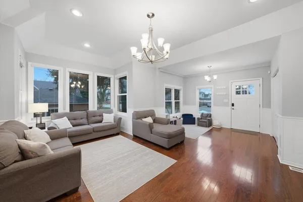 $599,000 | 239 Oregon Street, Frankfort, IL 60423