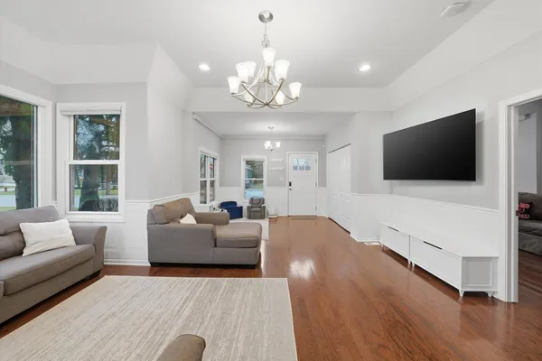 $599,000 | 239 Oregon Street, Frankfort, IL 60423