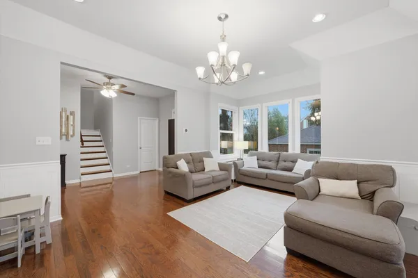 $599,000 | 239 Oregon Street, Frankfort, IL 60423