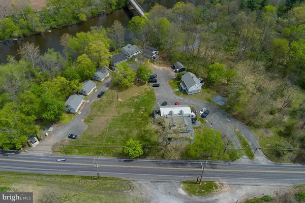 a view of a house with backyard and a tree