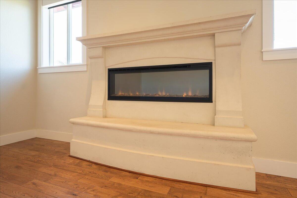 66215 Barr Road Bend, OR 97703 - Photo 17 of 63 Electric Fireplace