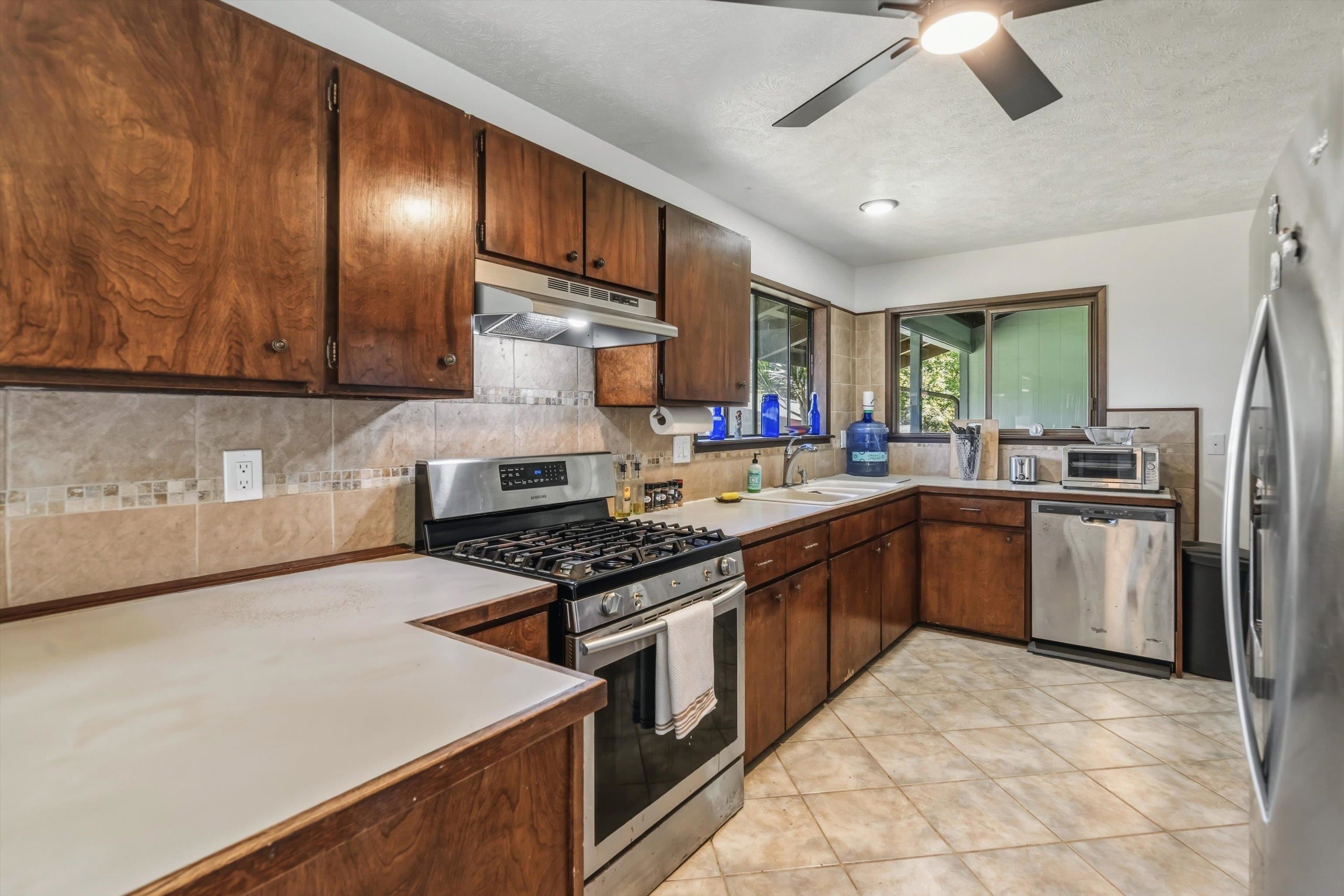 145 South Holokai Road Haiku, HI 96708 - Photo 27 of 50