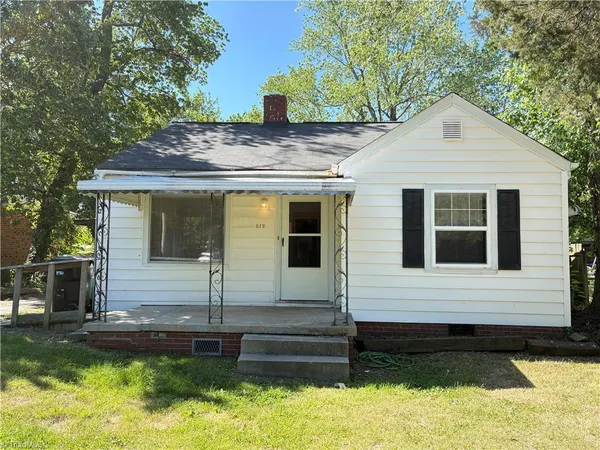 $1,025 | 317 Phillips Avenue, High Point, NC 27262