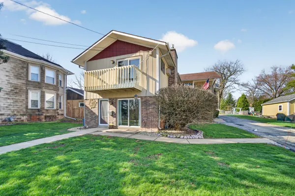 $225,000 | 445 West Chestnut Street, Burlington, WI 53105