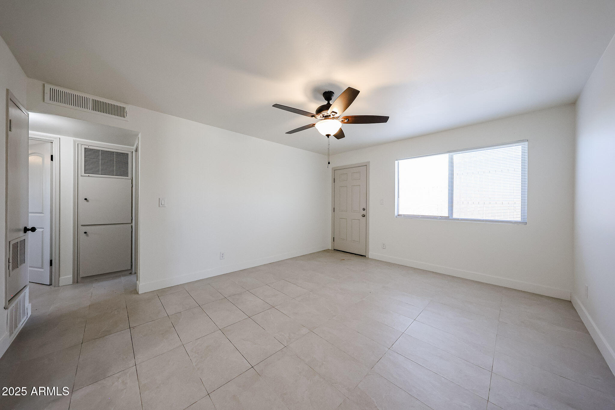 10202 North 15th Avenue, Unit 2 Phoenix, AZ 85021 - Photo 20 of 34 a view of an empty room with a window