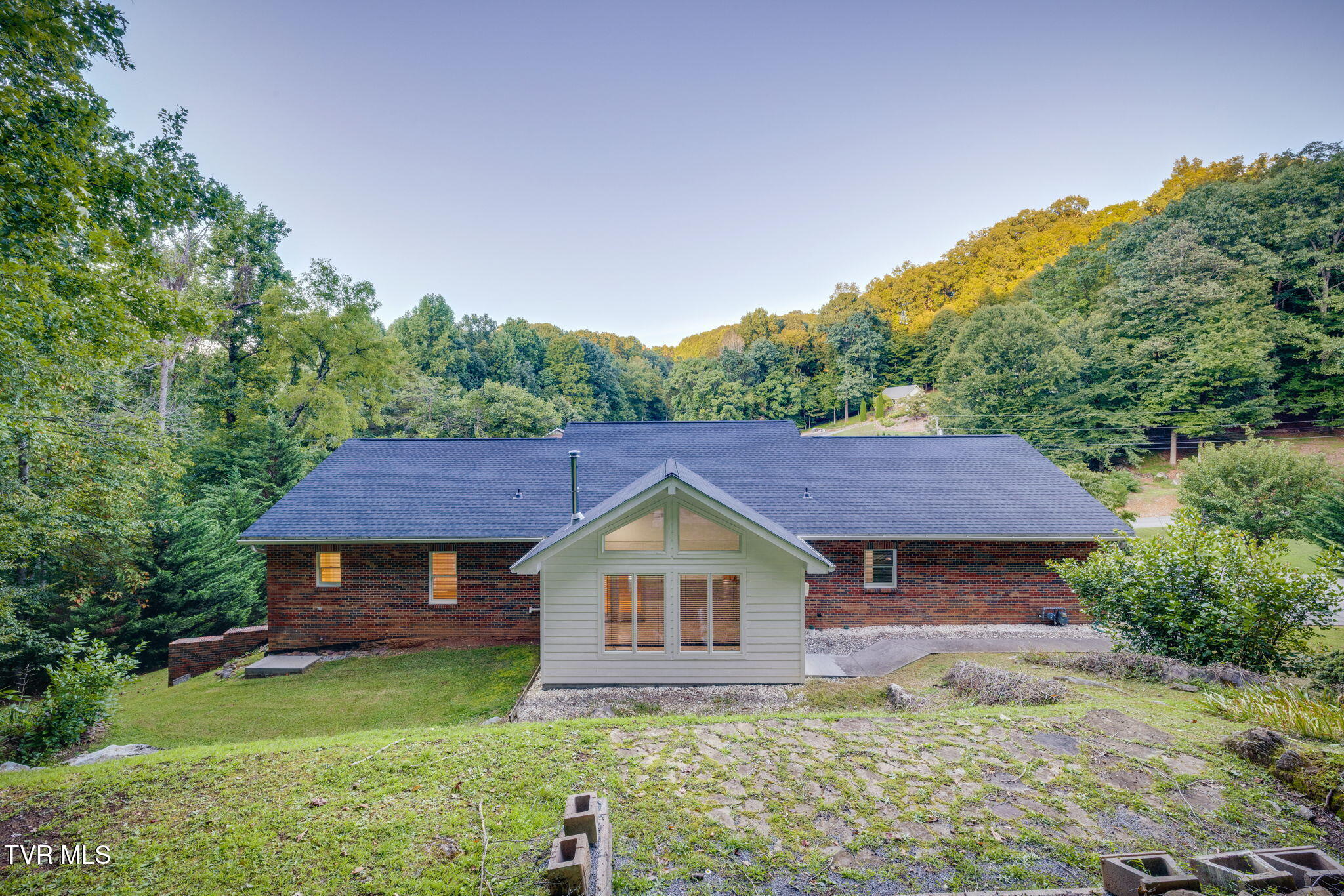 1320 Sun Tree Road Unicoi, TN 37692 - Photo 39 of 42 039 (2)