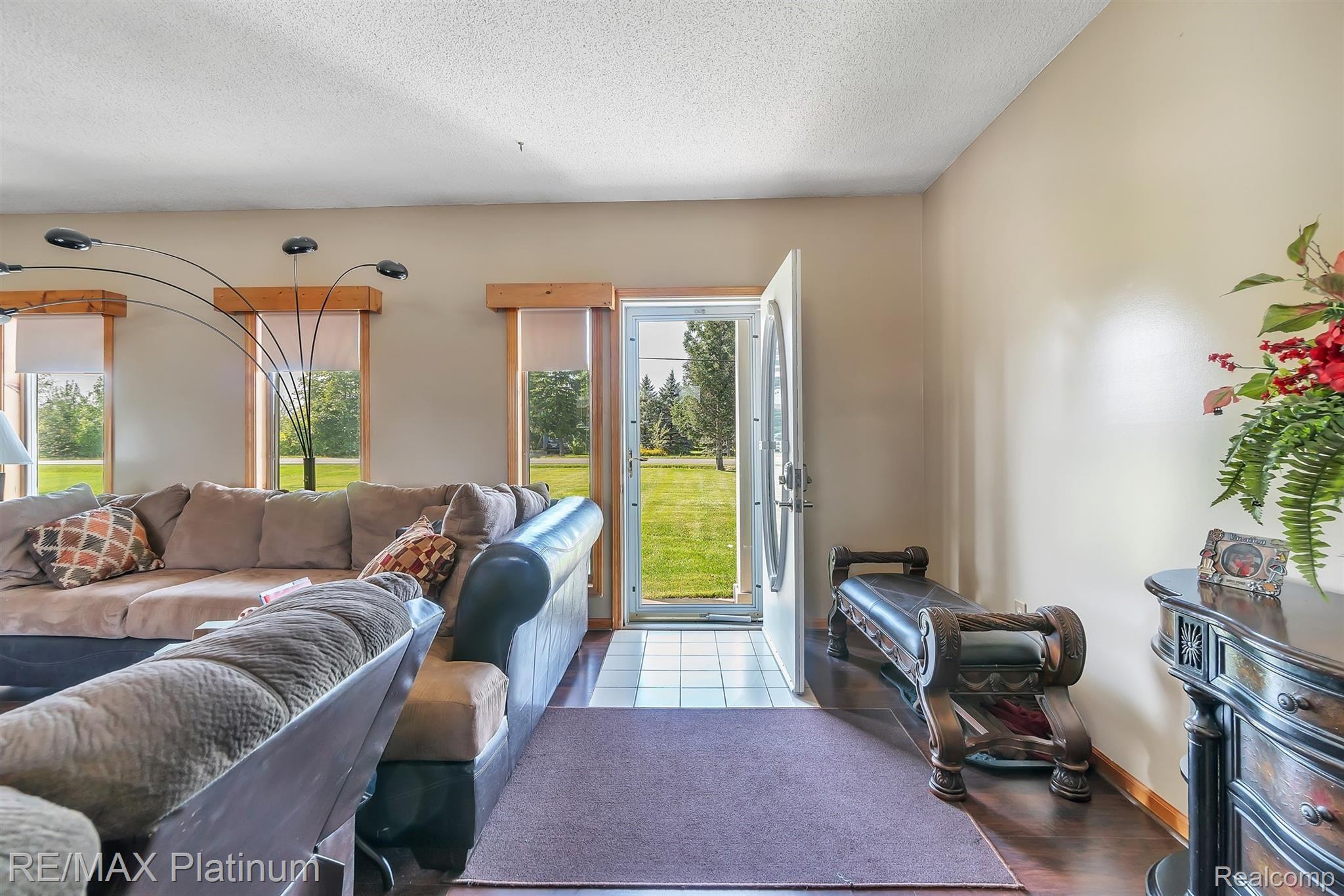 10251 Torrey Road Fenton, MI 48430 - Photo 6 of 39 06-10251 Torrey Rd-WindowStill-Real.jpg
