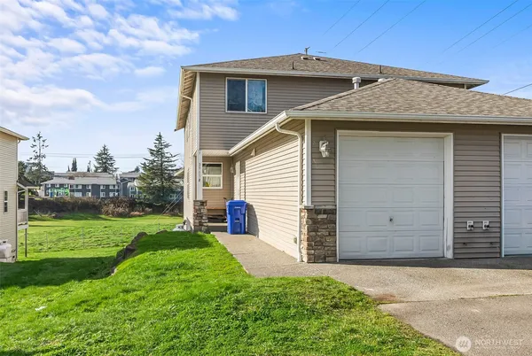 $425,000 | 2905 11th Street, Unit B, Everett, WA 98201