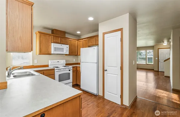 $425,000 | 2905 11th Street, Unit B, Everett, WA 98201