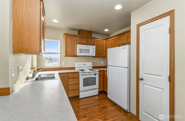 $425,000 | 2905 11th Street, Unit B, Everett, WA 98201