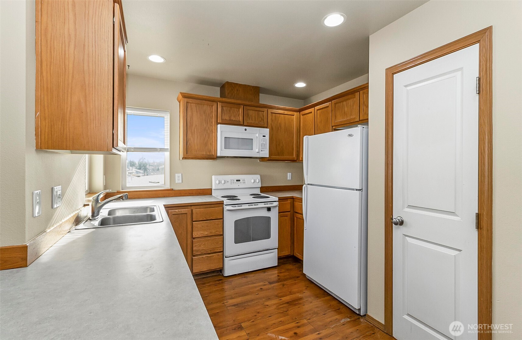 2905 11th Street, Unit B Everett, WA 98201 - Photo 12 of 23