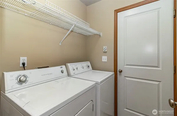 $425,000 | 2905 11th Street, Unit B, Everett, WA 98201