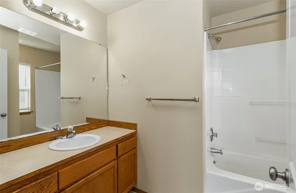 $425,000 | 2905 11th Street, Unit B, Everett, WA 98201