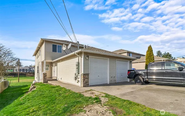 $425,000 | 2905 11th Street, Unit B, Everett, WA 98201