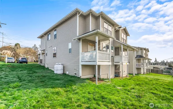 $425,000 | 2905 11th Street, Unit B, Everett, WA 98201