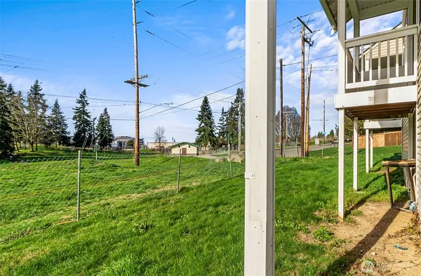 $425,000 | 2905 11th Street, Unit B, Everett, WA 98201