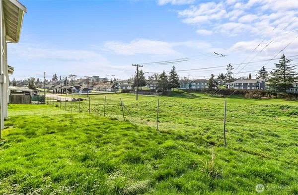 $425,000 | 2905 11th Street, Unit B, Everett, WA 98201