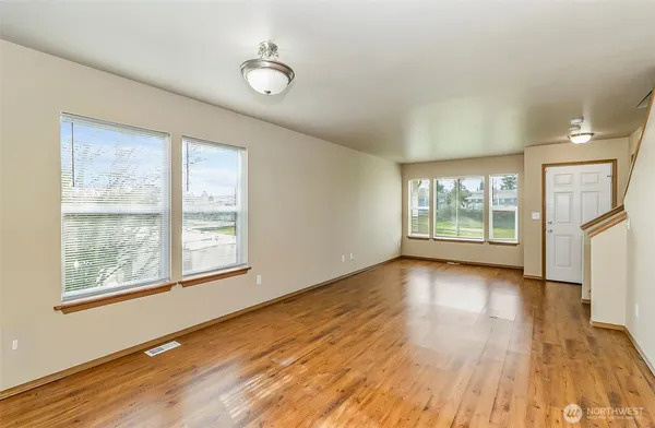 $425,000 | 2905 11th Street, Unit B, Everett, WA 98201