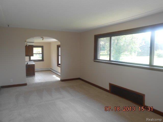 12828 Wabash Road Milan, MI 48160 - Photo 3 of 15 12828 Wabash liv rm pic2.JPG