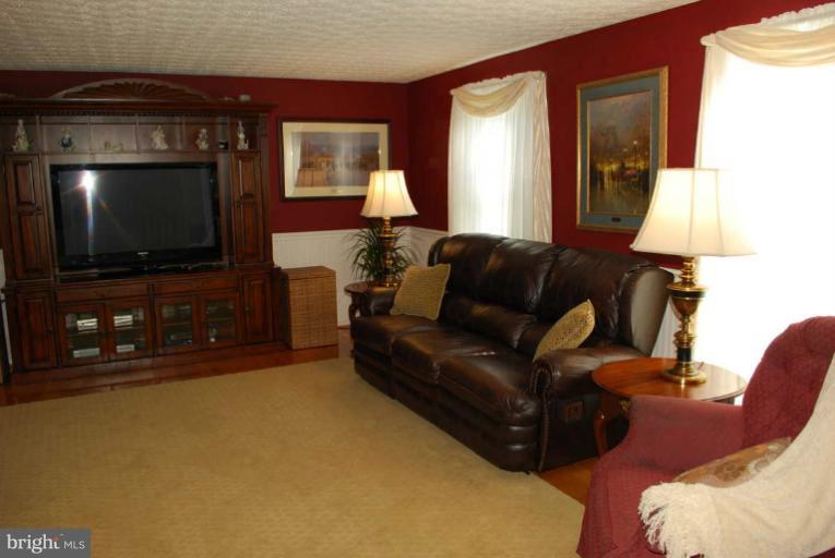 8080 Winding Way Court Springfield, VA 22153 - Photo 2 of 27 Living Room