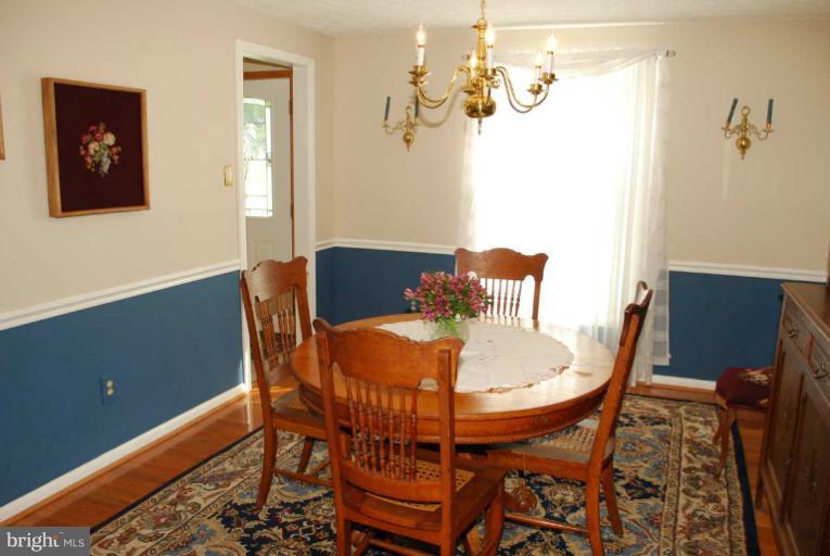 8080 Winding Way Court Springfield, VA 22153 - Photo 4 of 27 Dining Room