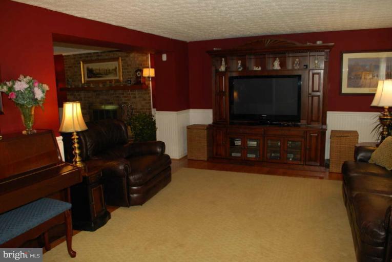 8080 Winding Way Court Springfield, VA 22153 - Photo 8 of 27 Living Room
