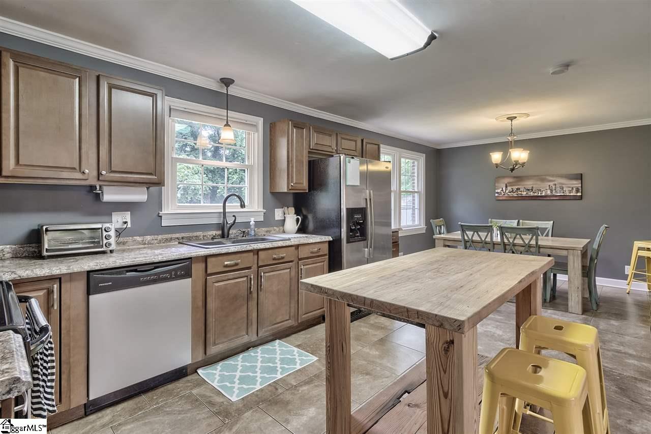 116 Ridgeway Drive Greenville, SC 29607 - Photo 10 of 34