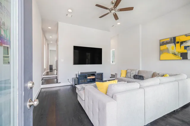 $4,250 | 925 Herkimer Street, Houston, TX 77008