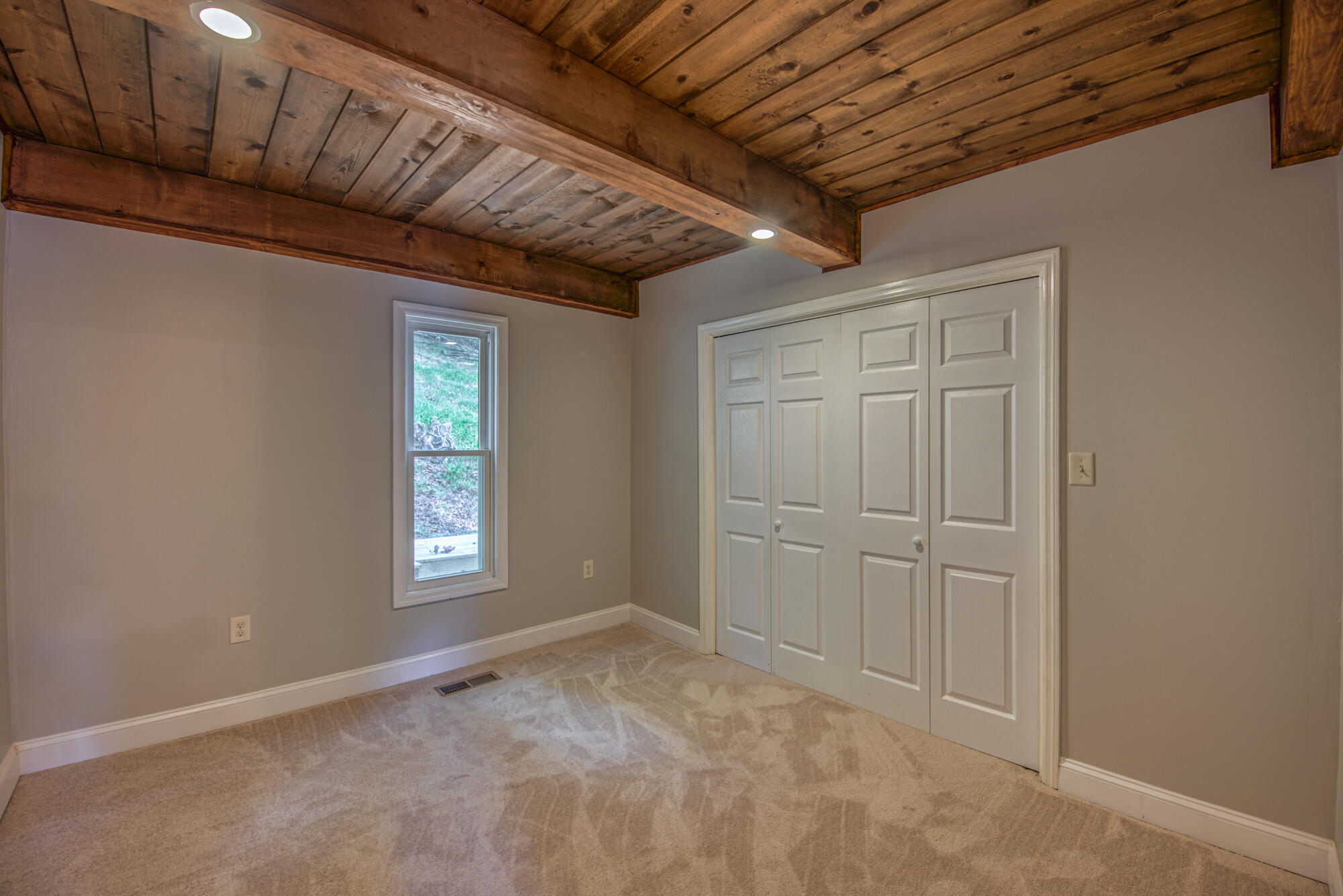 440 Lakeshore Road Bluff City, TN 37618 - Photo 27 of 51 DSC_2039_43 copy