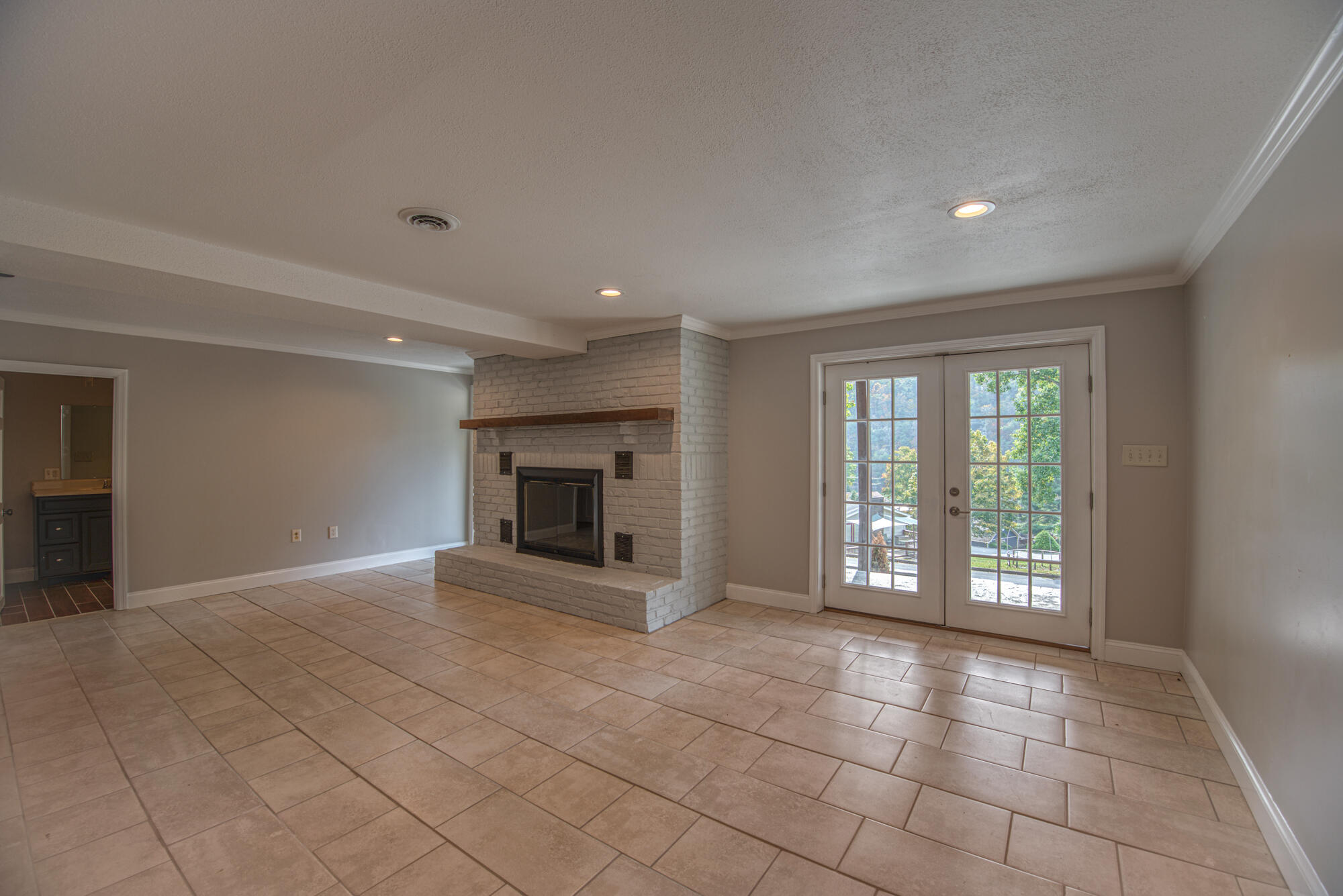 440 Lakeshore Road Bluff City, TN 37618 - Photo 28 of 51 DSC_2046_44 copy