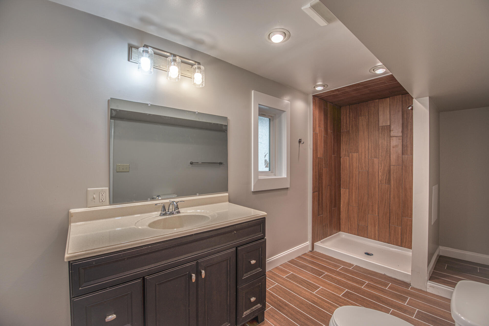 440 Lakeshore Road Bluff City, TN 37618 - Photo 31 of 51 DSC_2064_48 copy