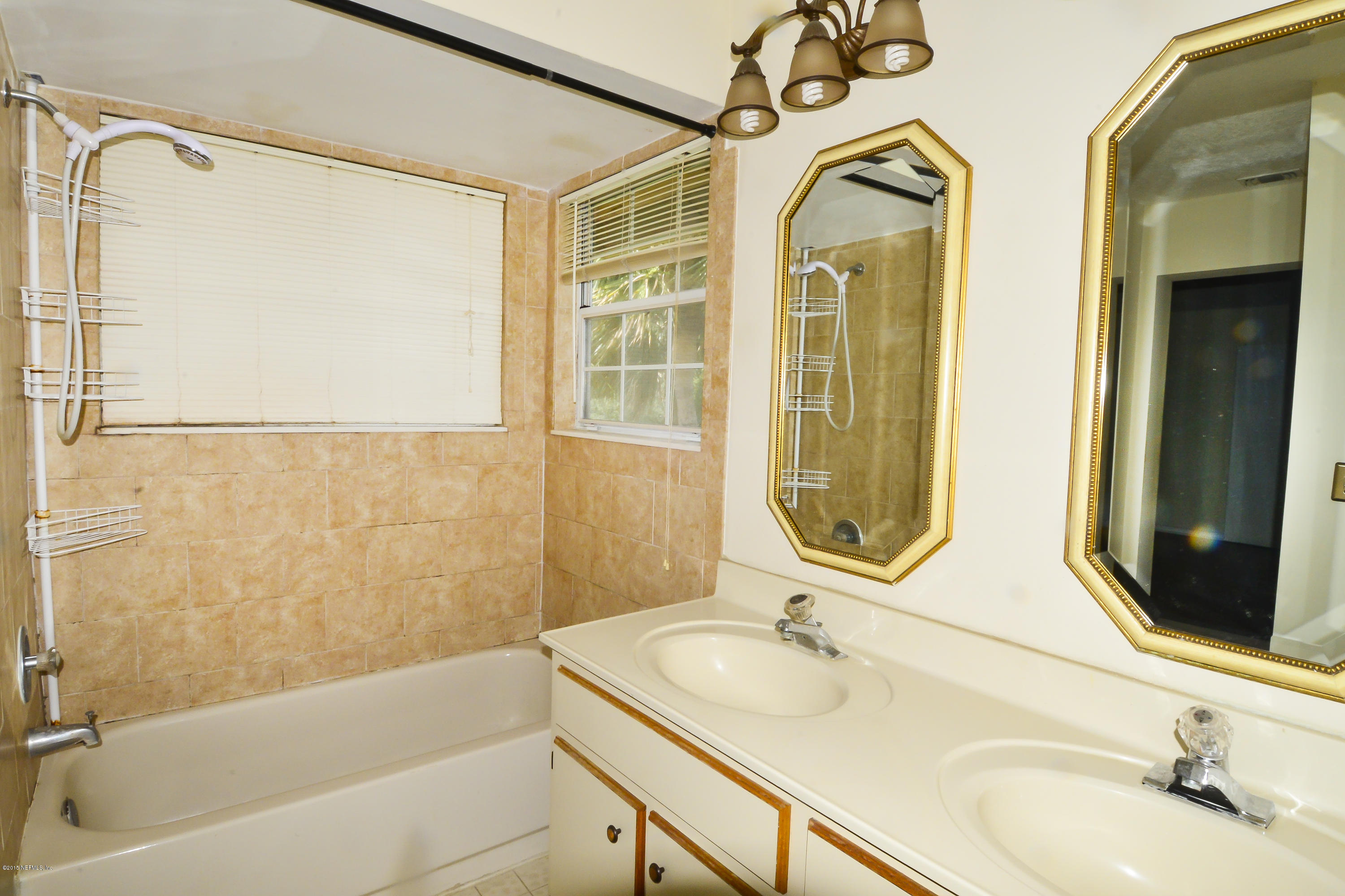 404 Tournament Road Ponte Vedra Beach, FL 32082 - Photo 8 of 11 Master Bathroom