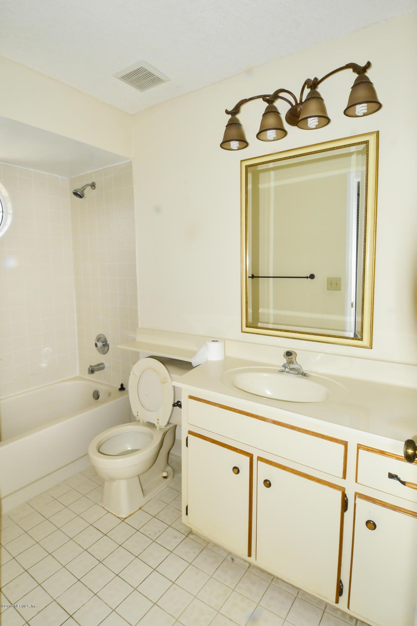 404 Tournament Road Ponte Vedra Beach, FL 32082 - Photo 10 of 11 Guest Bathroom