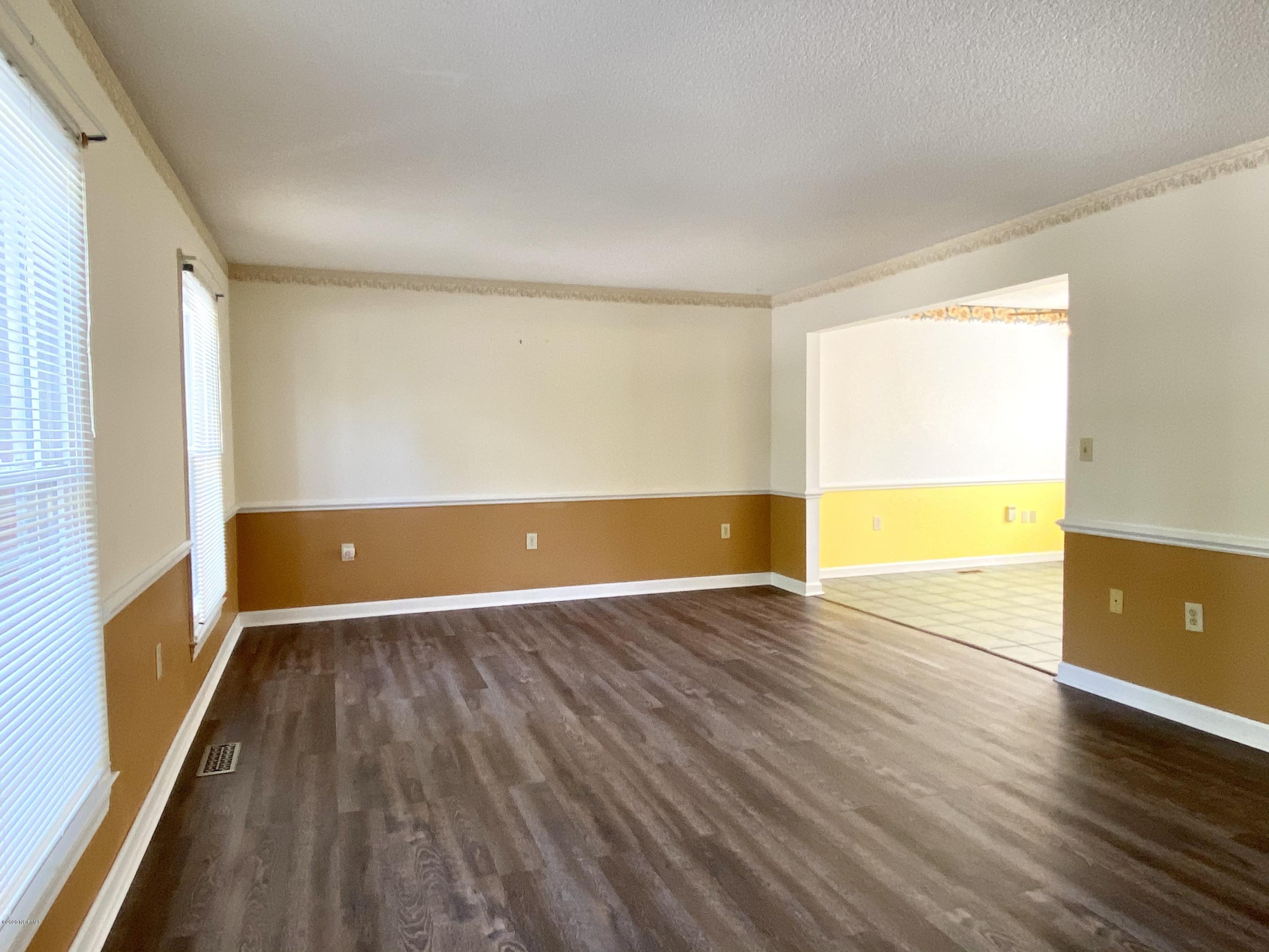 155 High Hill Road Jacksonville, NC 28540 - Photo 5 of 25 Living/Sitting Room