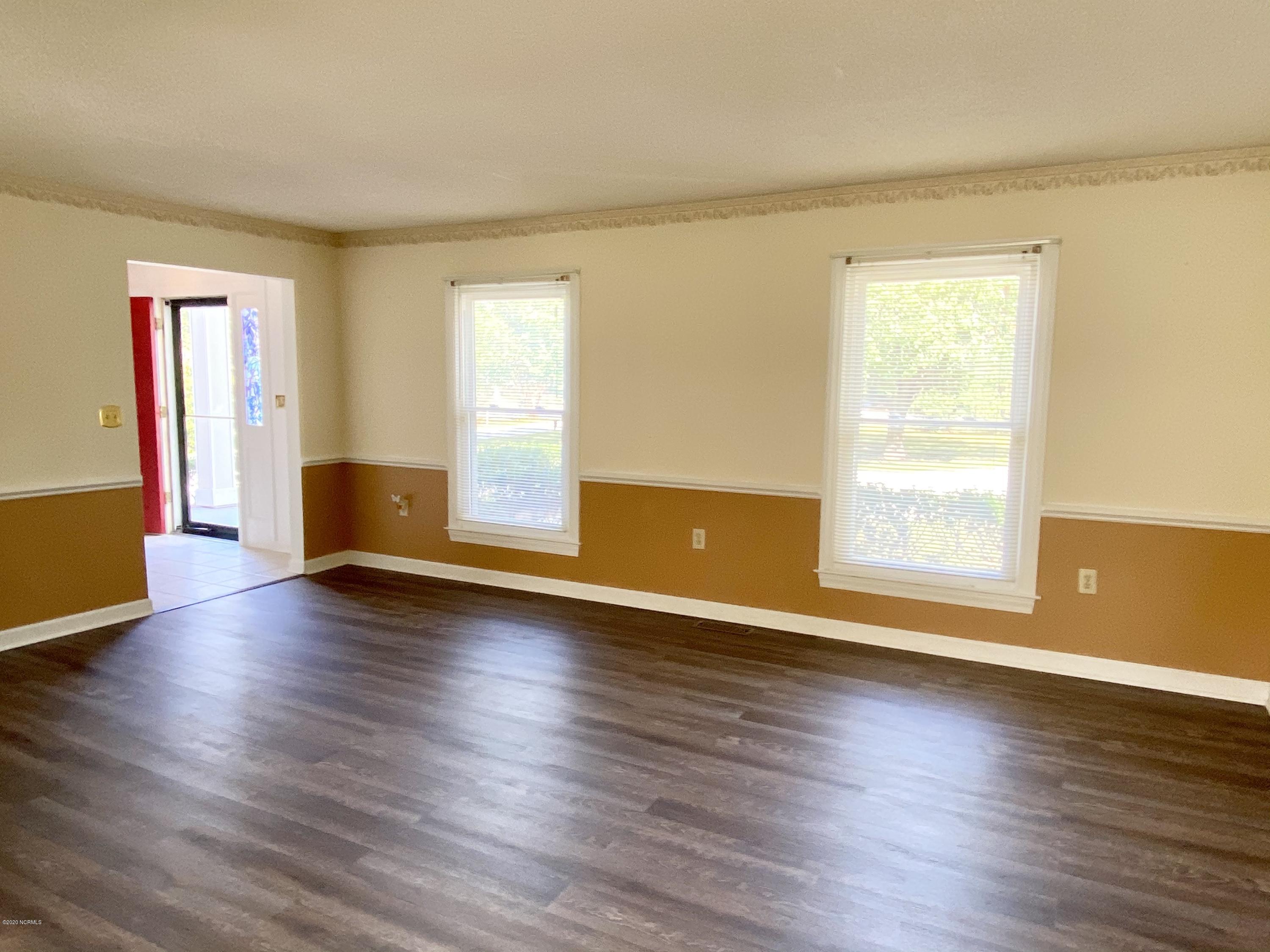 155 High Hill Road Jacksonville, NC 28540 - Photo 6 of 25 Living/Sitting Room